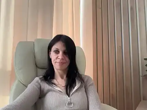 InjaAtHome Adlı Modelin Canlı XXX Sohbeti