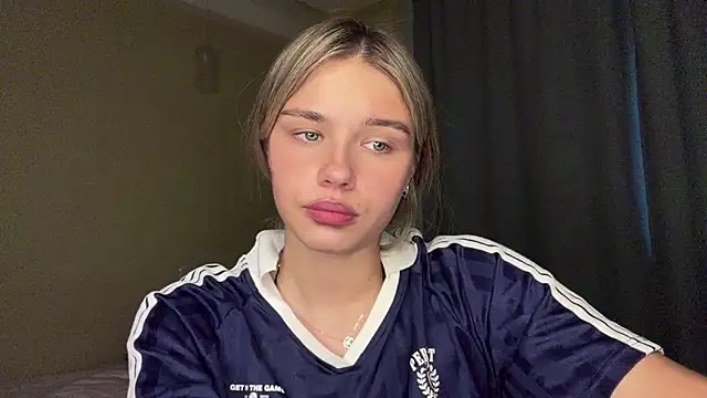 EarthaStinett Adlı Modelin Canlı XXX Sohbeti