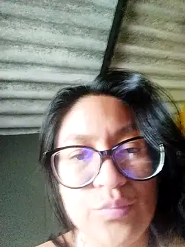 Chat +18 de LatinSquirtBaby ao vivo
