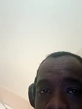 Show modela Keepemwett na web-kameri