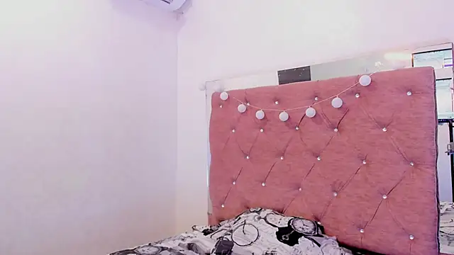 Chat +18 de Alaia2 ao vivo