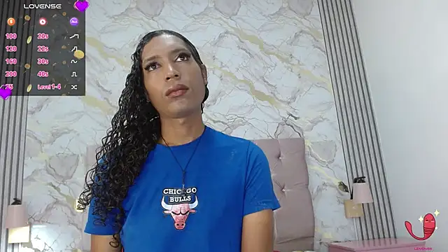 Chat +18 de Mia_Hiills ao vivo
