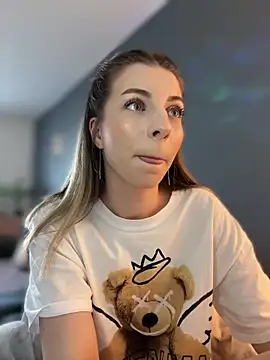Mia_Ethan Adlı Modelin Canlı XXX Sohbeti