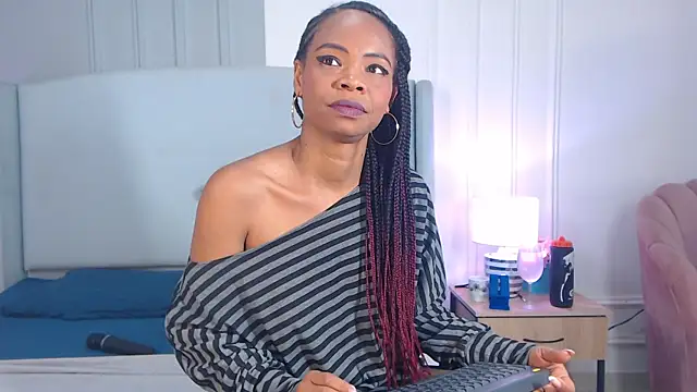 ChantalGarner's Live XXX Chat