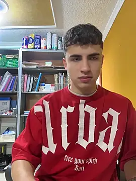 XXX chat uživo modela AdrianRinaldi