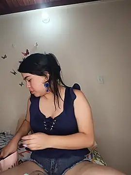 MiiaHott_W Adlı Modelin Canlı XXX Sohbeti