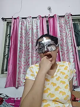 thanusi_2's Webcam Show