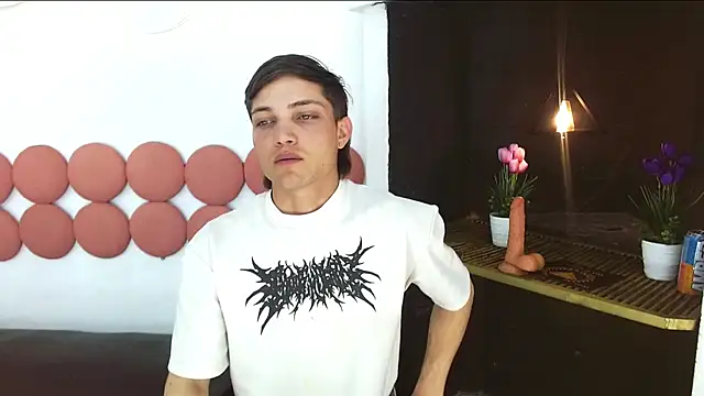 Онлайн чат XXX MaxxLouis