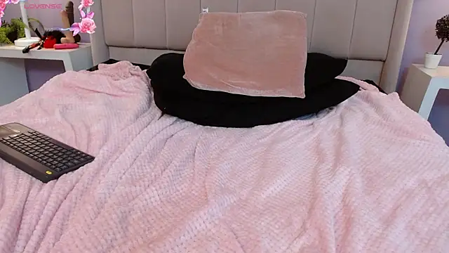 Lolagolden1 Adlı Modelin Canlı XXX Sohbeti