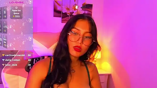 Chat +18 de naomifire_ ao vivo