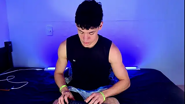 Luke_Muscle Webcam Show