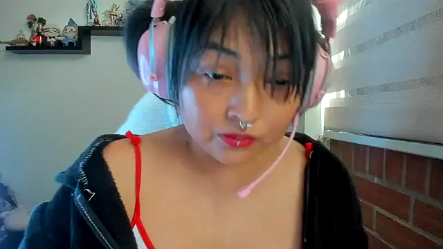 Chat XXX en directo de Shaddycute_