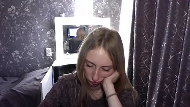 Chatroom XXX en direct de AliceTwinkle