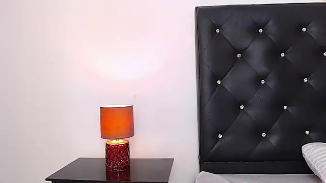 MidnightBella_ élő XXX-chatje