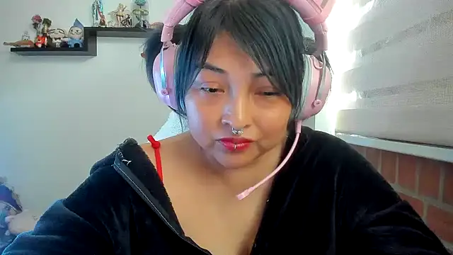Chat +18 de Shaddycute_ ao vivo