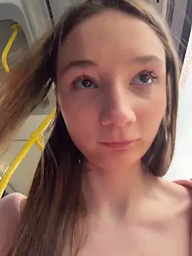 hiding-mila Adlı Modelin Canlı XXX Sohbeti