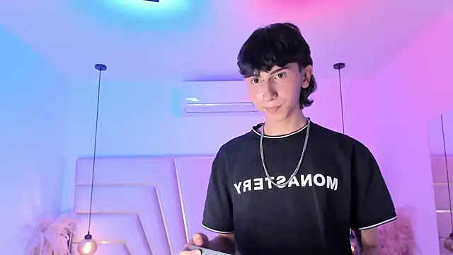 Milan_LewisS Webcam Show