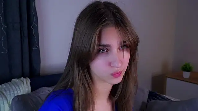 Chat +18 de ClarineCasebolt ao vivo