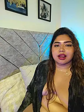 CurvyLolaX's Webcam Show