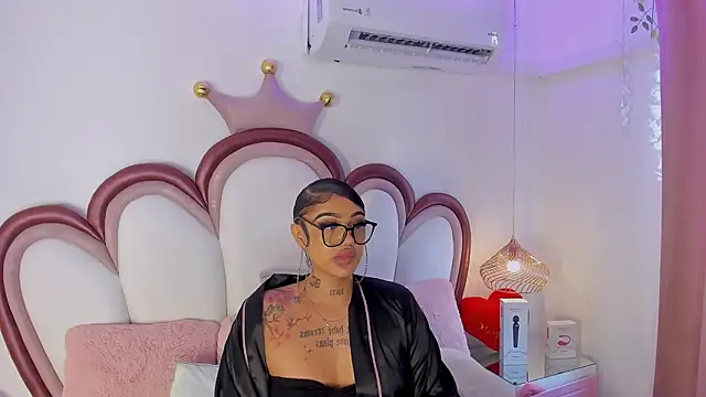Show modela Mia_Jansen na web-kameri