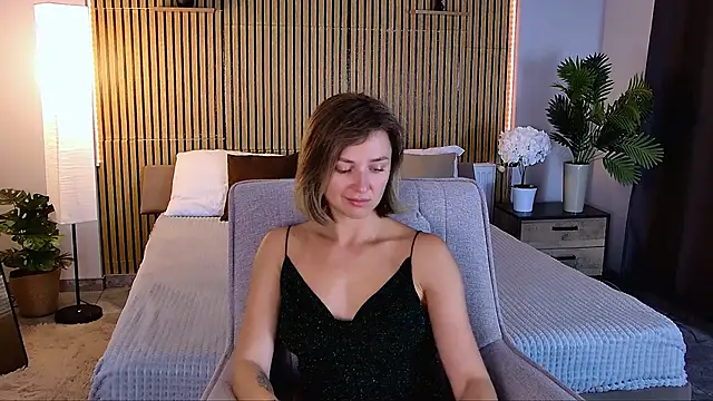 EmeraldGlow live XXX chat