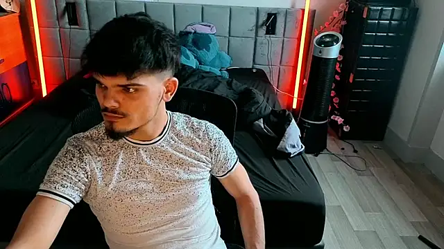 Онлайн чат XXX JordanShow