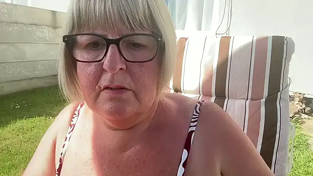 German-Milf-Angie – Live XXX-chat