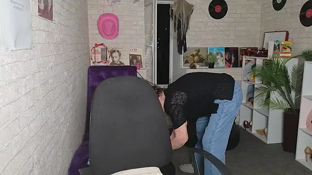 Betty_Brick's Webcam Show