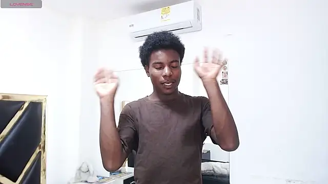 NoahJhonson69 现场XXX聊天