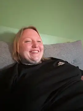 Lolaaxxx13 Show in webcam
