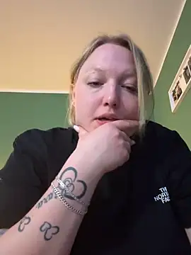 Show de Lolaaxxx13 na webcam