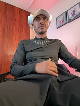 Chat XXX en directo de Latinmoster_boss