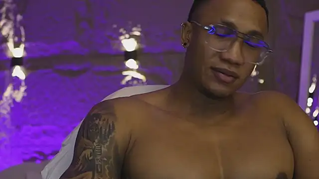 Logan_Varela's Live XXX Chat