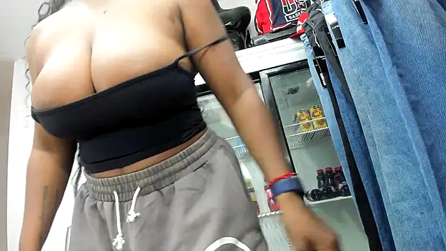 Chatroom XXX en direct de MAREIA_25