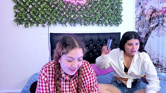 valeria_and_zoe Pertunjukan Webcam