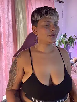 Show de A_CURVY_HOT na webcam