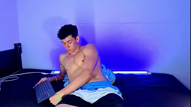 Luke_Muscle: вебкам-шоу