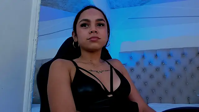 Chat +18 de CarolineFyre ao vivo
