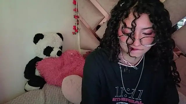 ShySheep_ Show in webcam