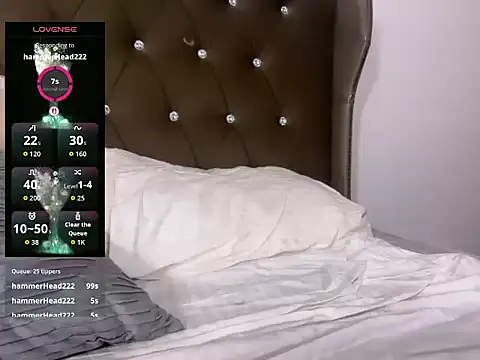 WomanofWorldTS' Webcam Show