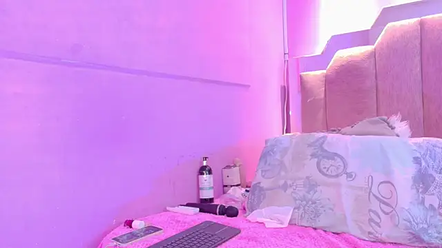 LoveQueen2 Adlı Modelin Canlı XXX Sohbeti