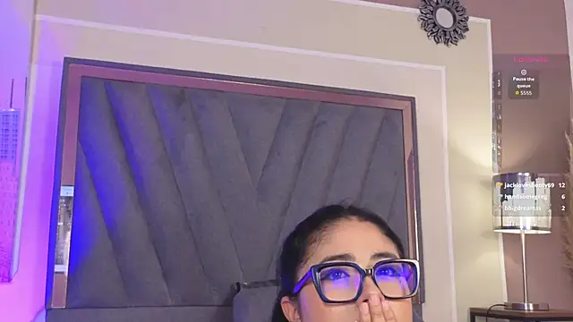 SweetiePie_3 Adlı Modelin Canlı XXX Sohbeti