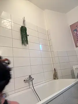 SkinnyLilly webcam show