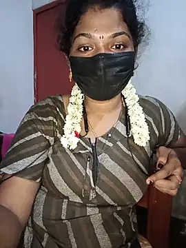 tamilsaisree: διαδικτυακό σόου στην κάμερα
