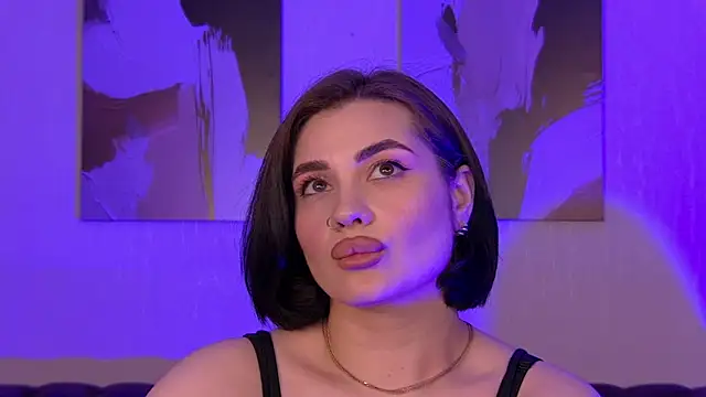 Chat +18 de AdrianaToress ao vivo