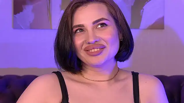 AdrianaToress Chat XXX in diretta