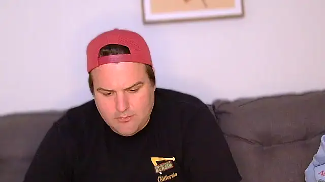 ChubbyGayBigFeet Show in webcam