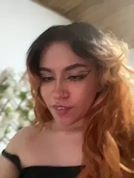 NikkiNix live XXX chat