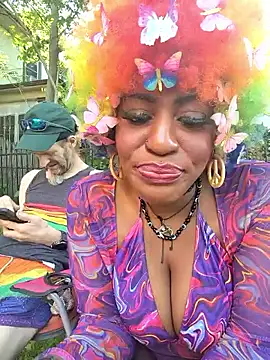 Pokazy przed kamerką – AmazonianMistress