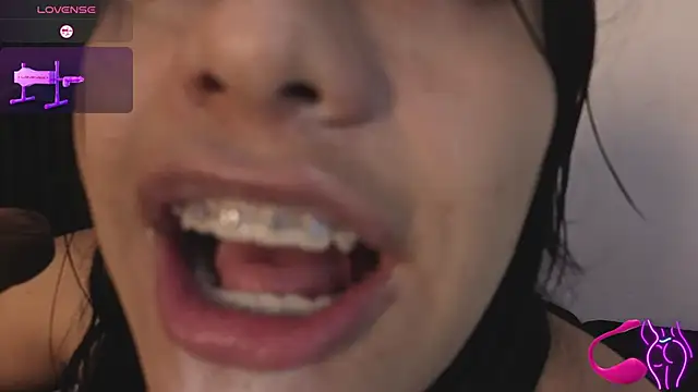 Issafoxx Live XXX-Chat